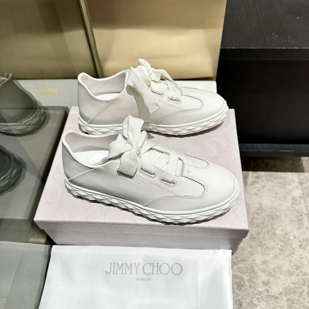 👟👟Ex-factory price 640👟👟 The new JIMMY CHOO, exclusively for sale, original large-soled casual white shoes, designed with the latest technology, strong three-dimensional effect👍The integration of multiple technologies, subverting fashion, super stylish! The combination is super beautiful. The original version is 1:1, versatile and trendy, both salty and sweet! New layout Size: 35-40
